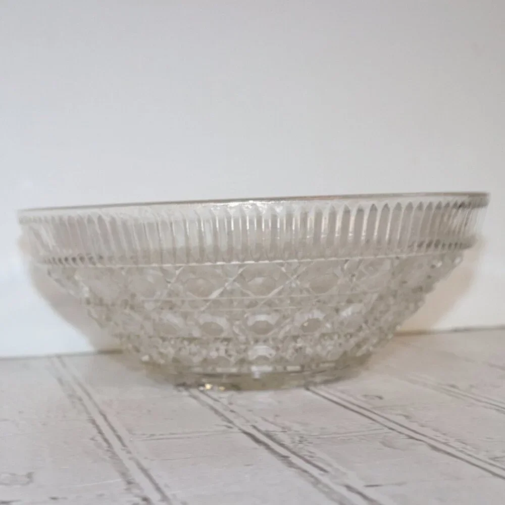 🧊 Clear Glass Vintage Bowl · 10.5